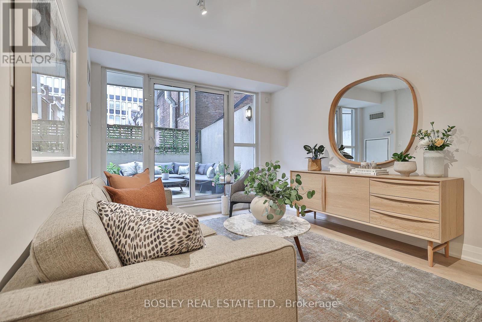 201 1430 Yonge St, Toronto, ON M4T 1Y5