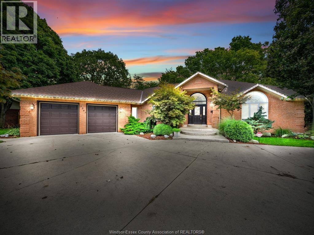 3047 Rowley Park Dr, Kingsville, ON N9Y 2Y2