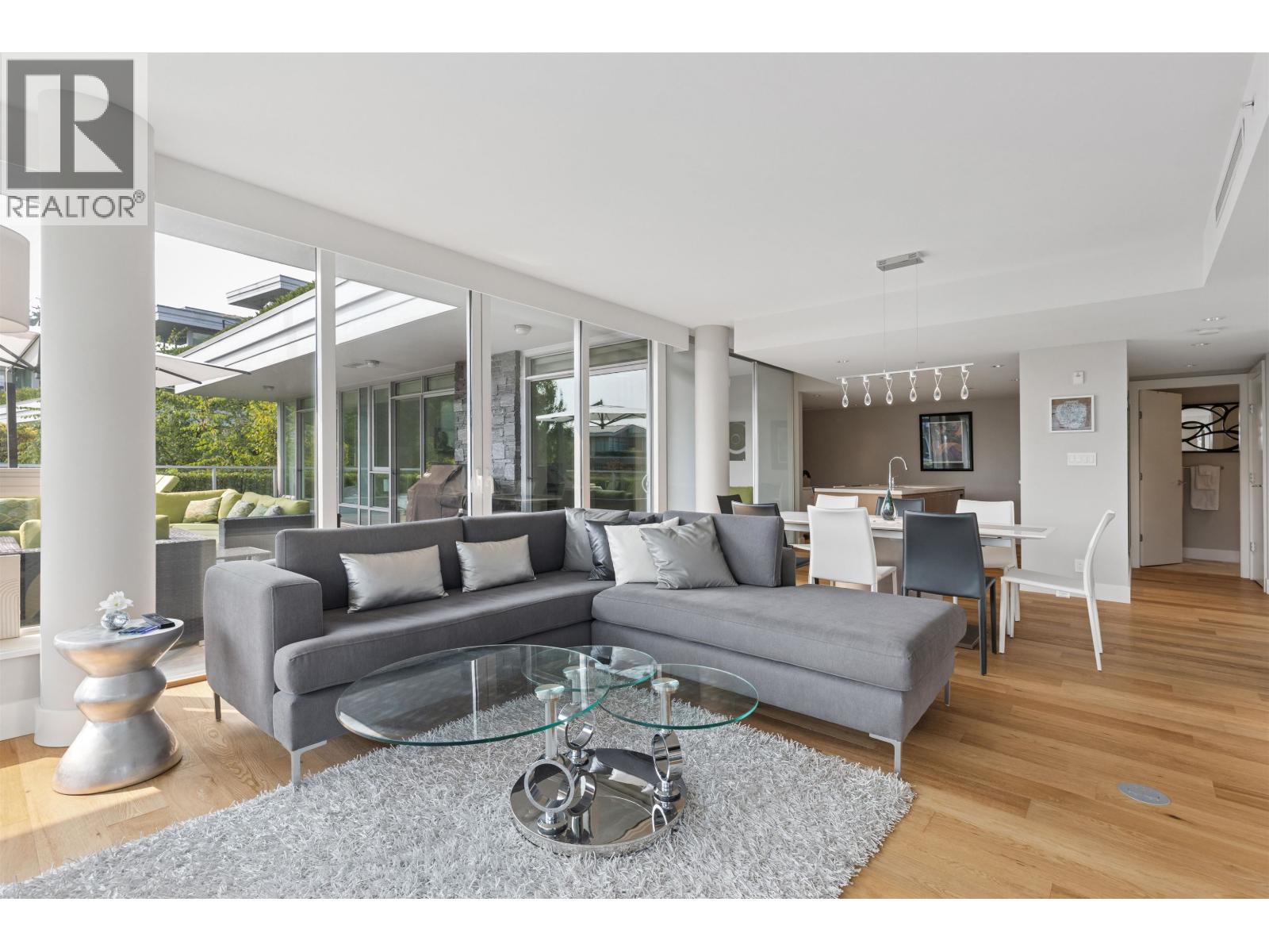 908 Keith Road Unit 201, West Vancouver, BC V7T 1M3
