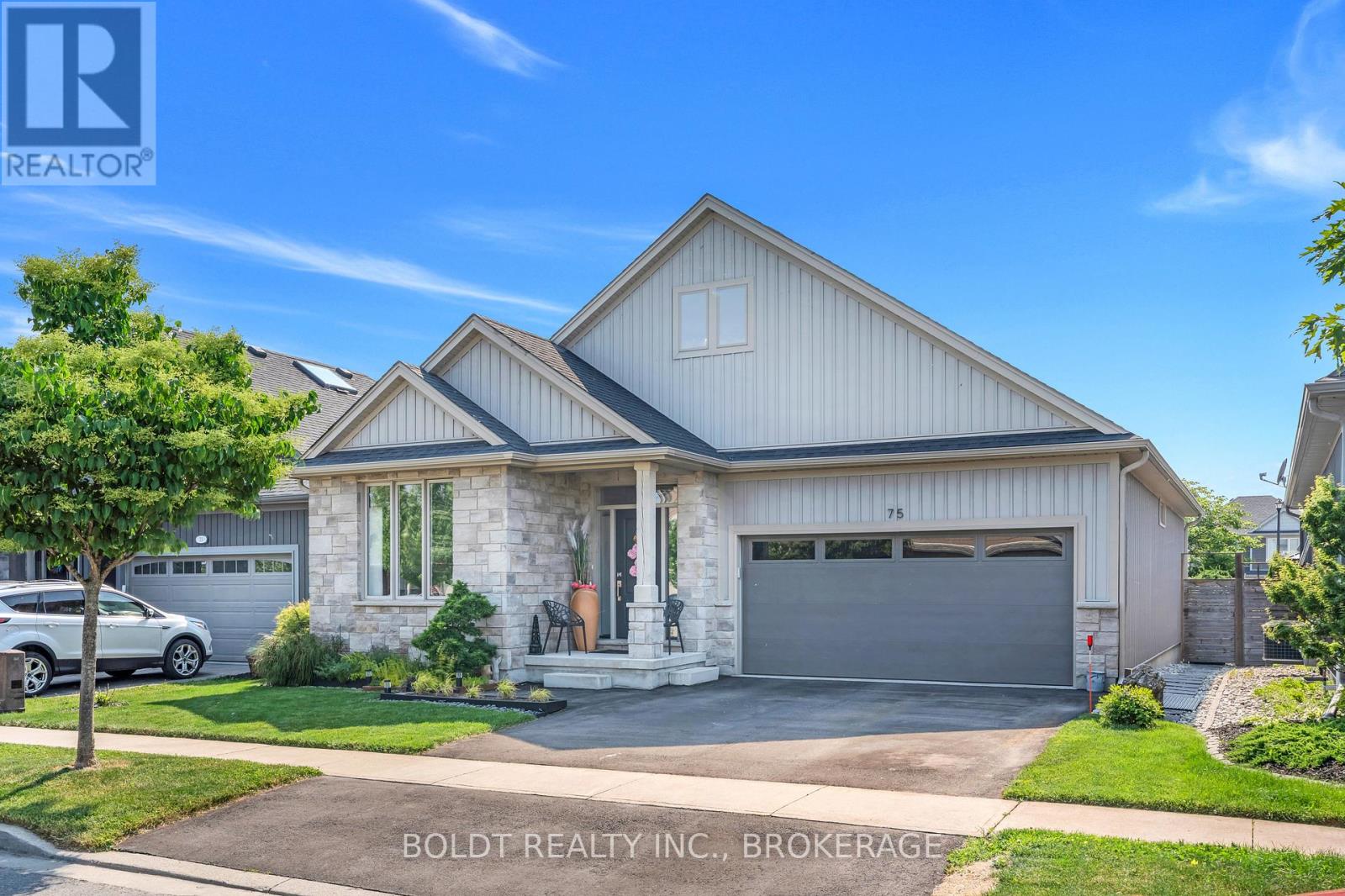 75 Parkside Dr, St. Catharines, ON L2M 7N9