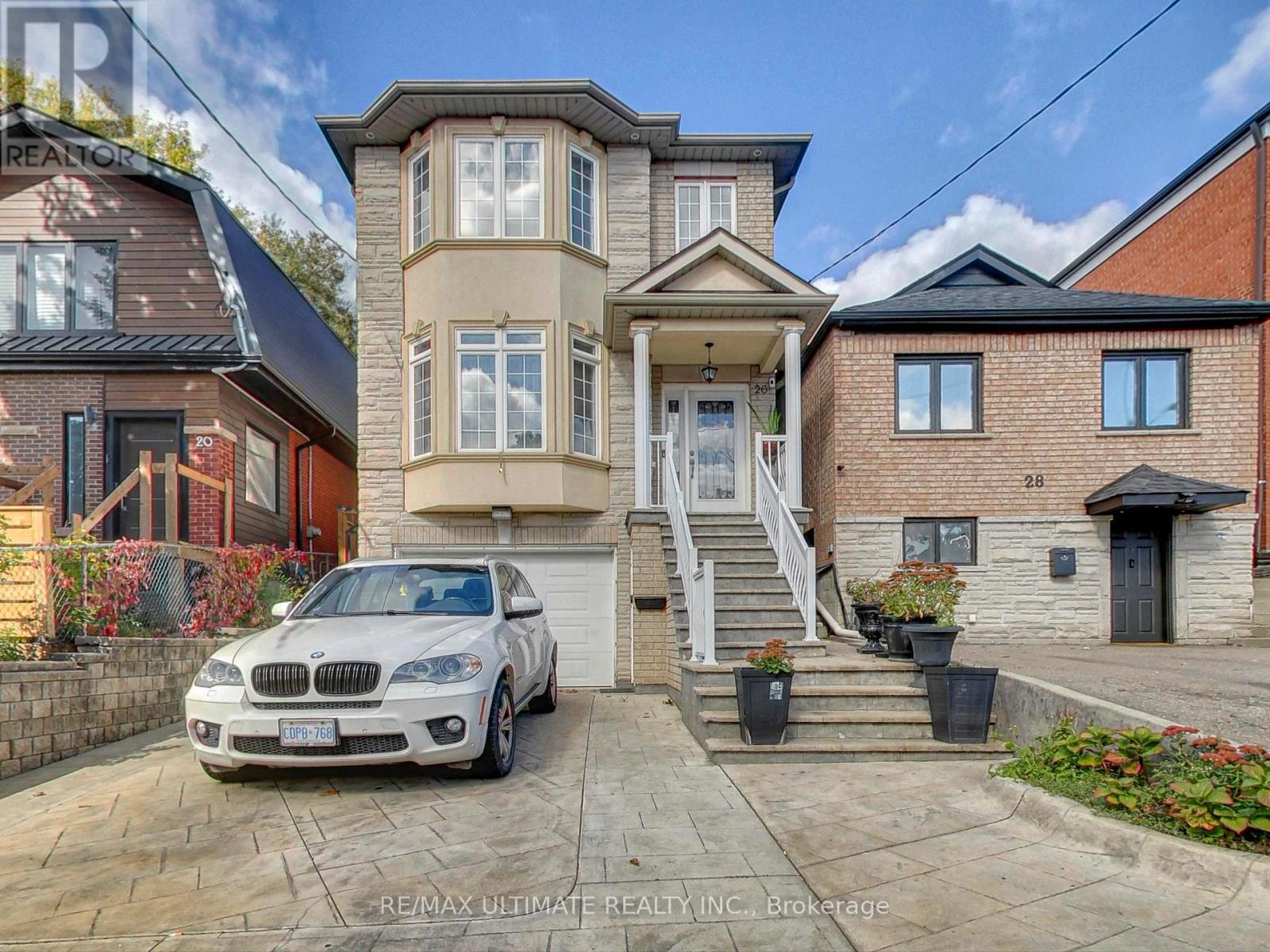 26 Dynevor Rd, Toronto Caledonia-fairbank, ON M6E 3X1