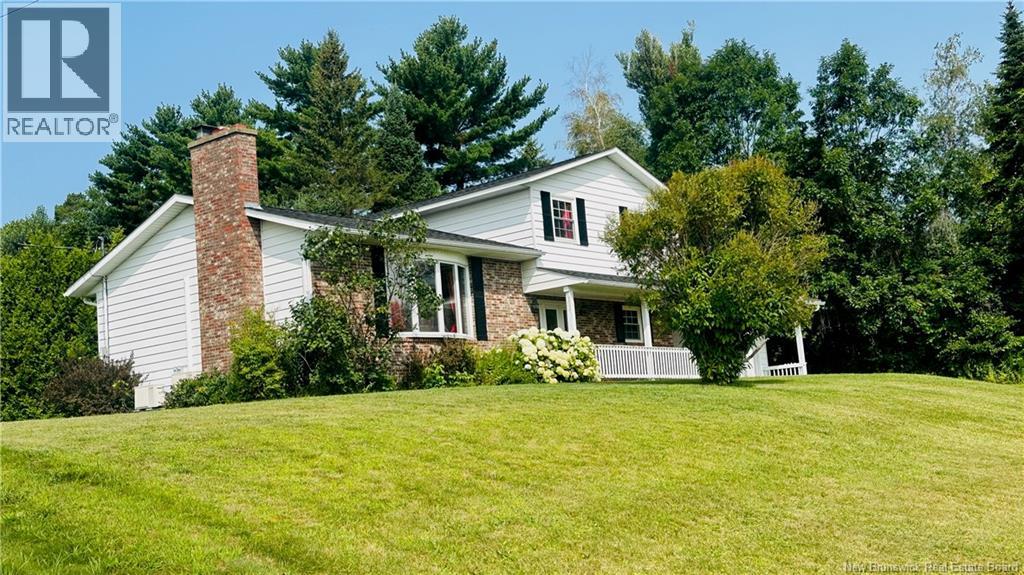 131 Riverside Dr, Woodstock, NB E7M 2P4