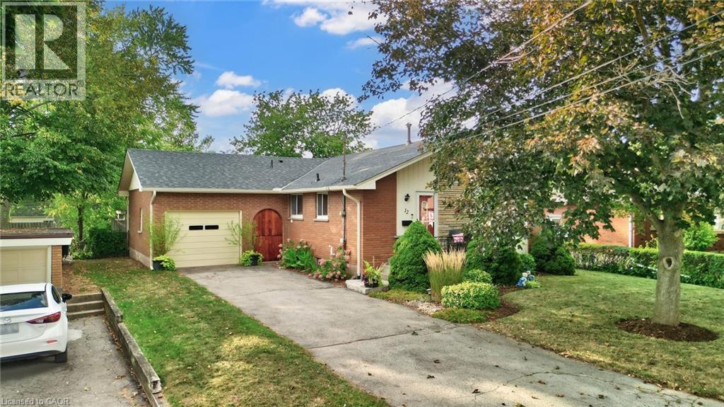 12 Geddes St, Grimsby, ON L3M 1J4