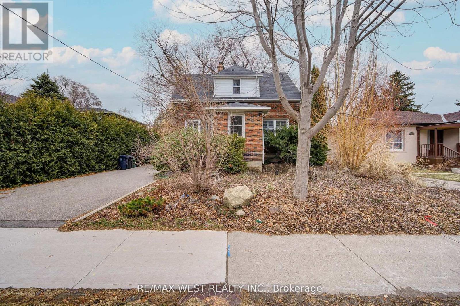 292 Horsham Ave, Toronto, ON M2R 1G4