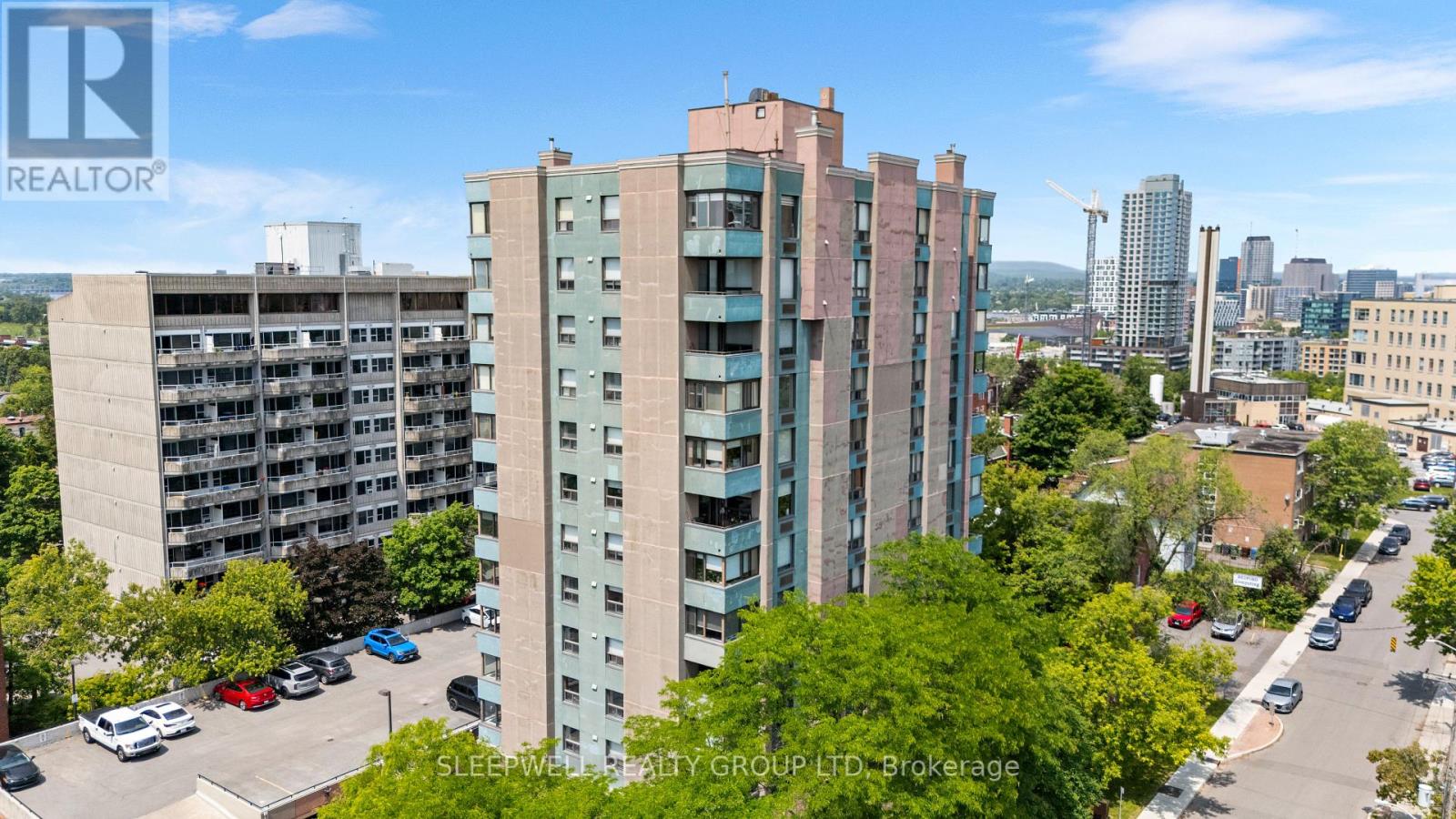 704 40 Arthur St, Ottawa, ON K1R 7T5