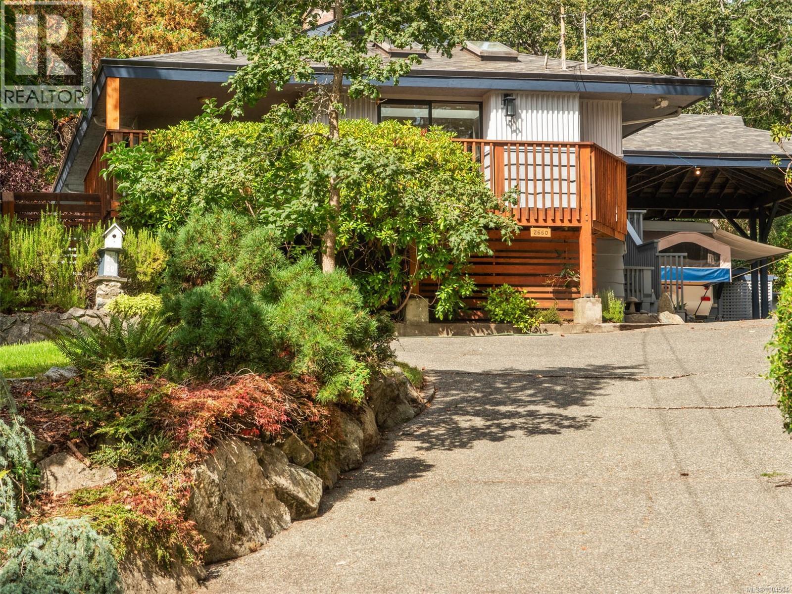 2660 Macdonald Dr E, Saanich, BC V8N 1X9