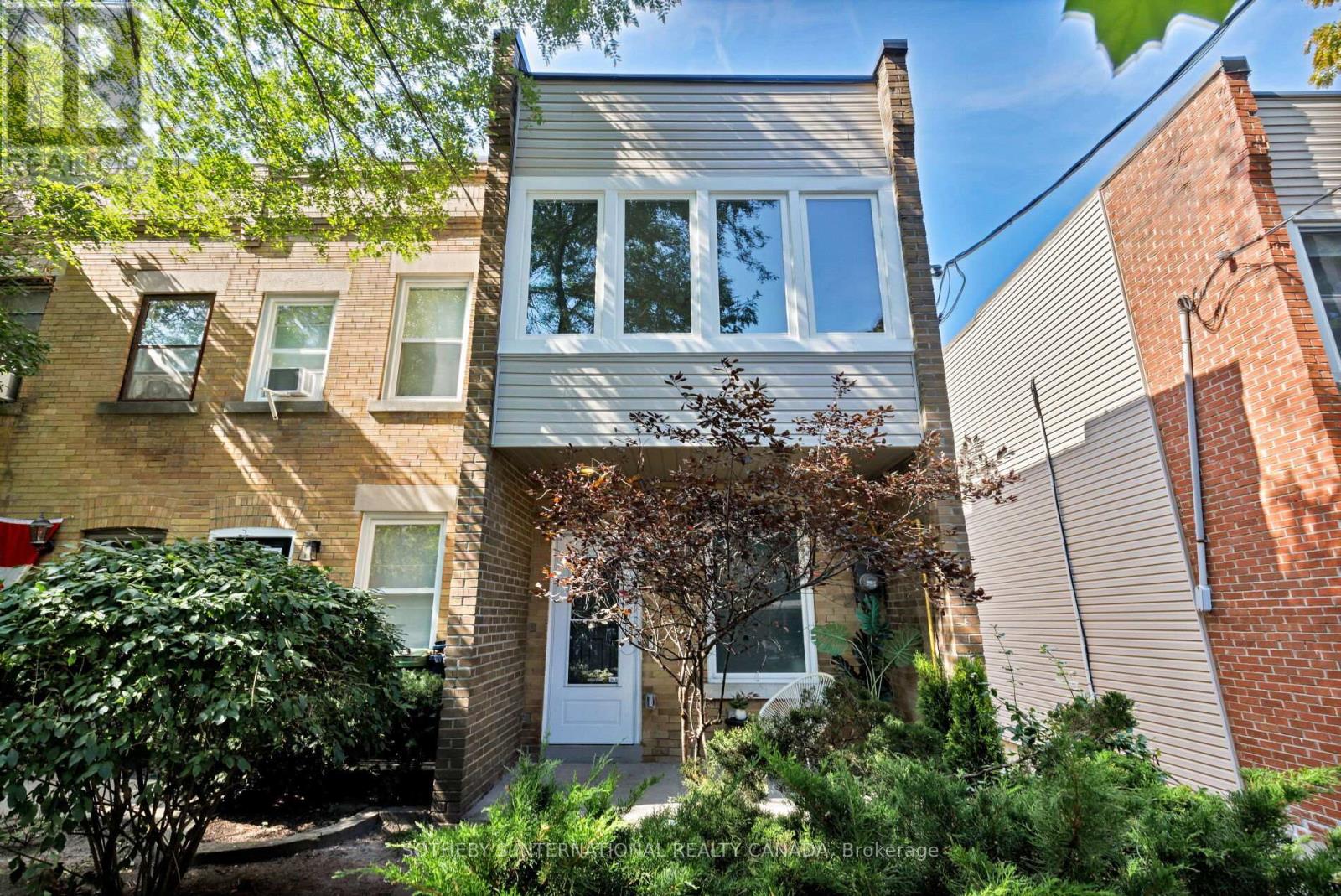 234 Waverley Rd, Toronto, ON M4L 3T3