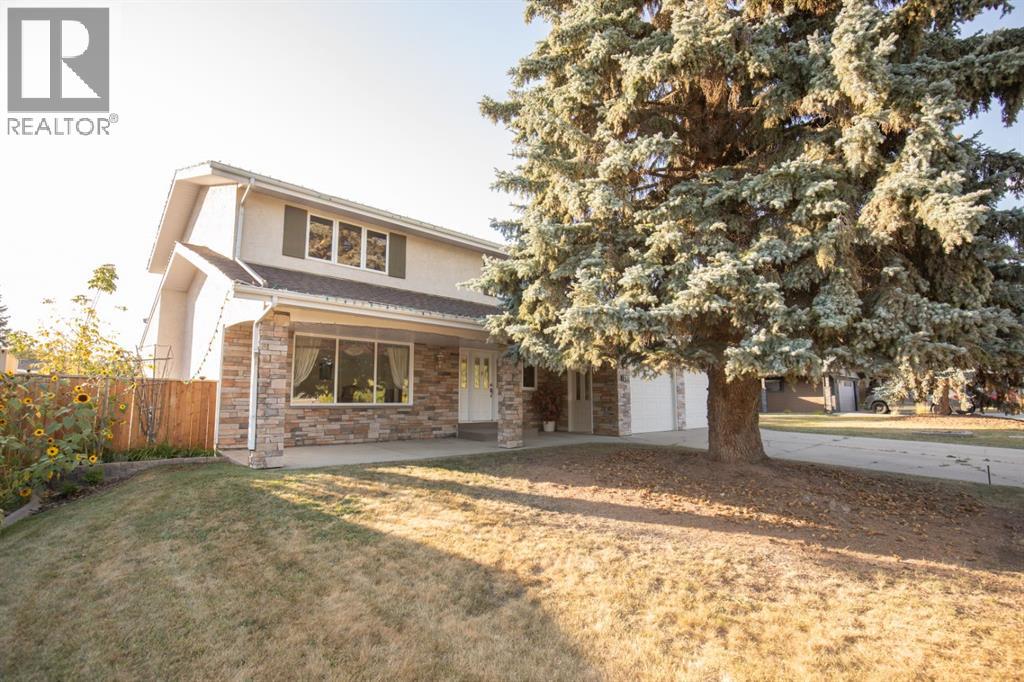 29 Allan Close, Red Deer, AB T4R 1A4