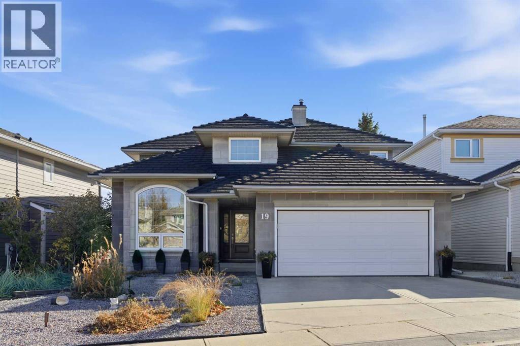 19 Sceptre Close NW, Calgary, AB T3L 1X8