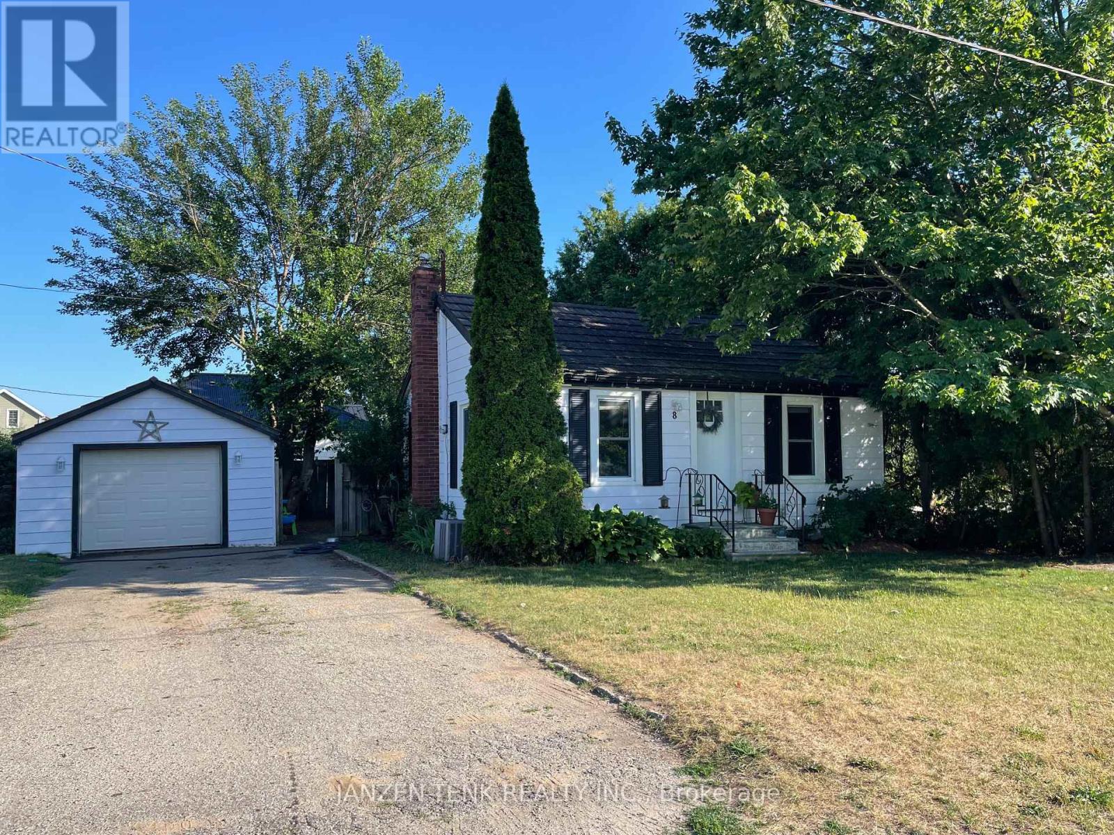 8 George St, Norfolk Langton, ON N0E 1G0