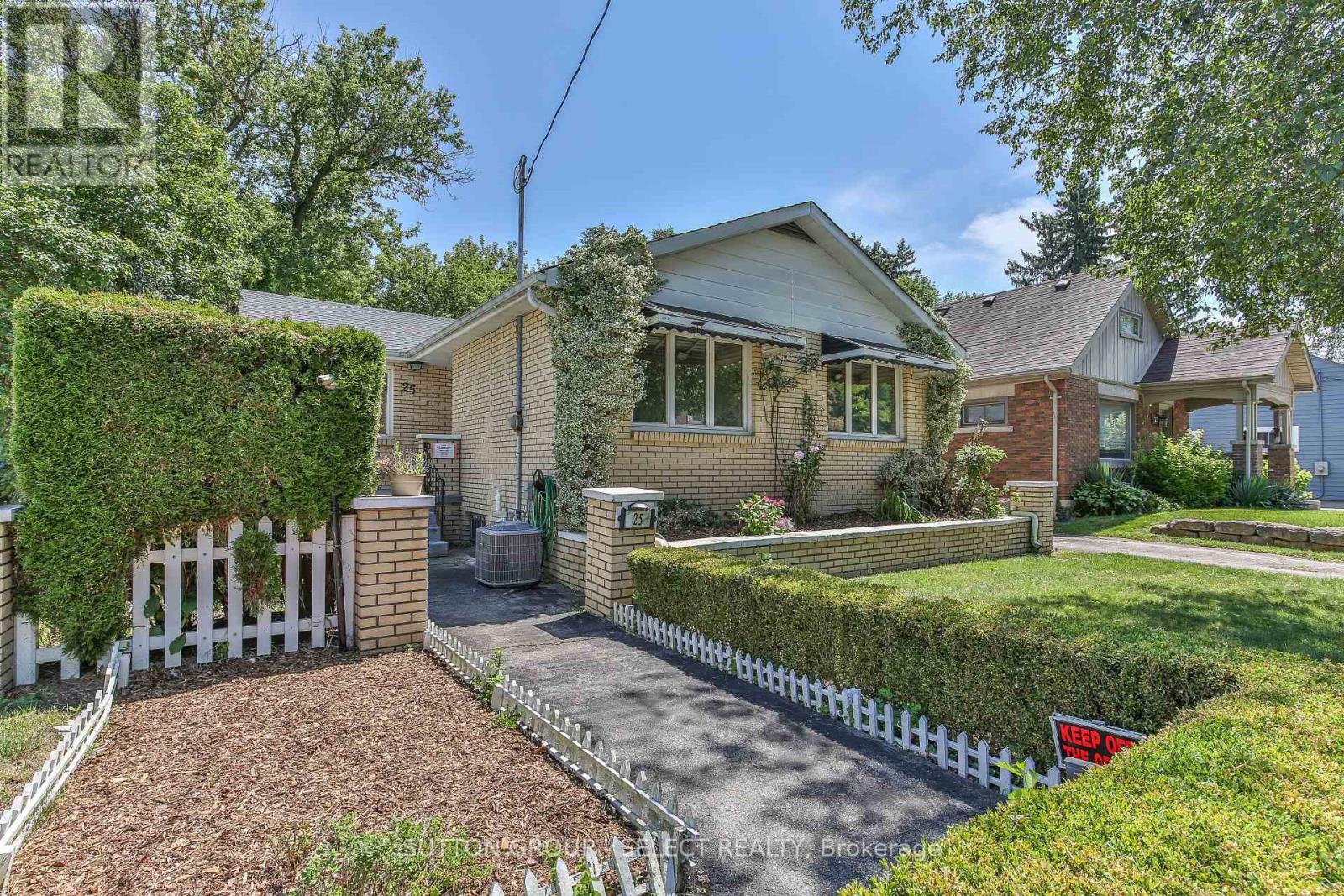 25 Foster Ave, London North North N, ON N6H 2K7