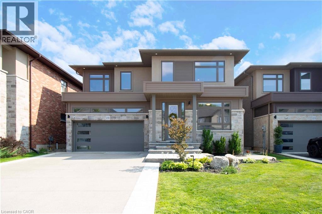 19 Secinaro Ave, Hamilton, ON L9G 0C6