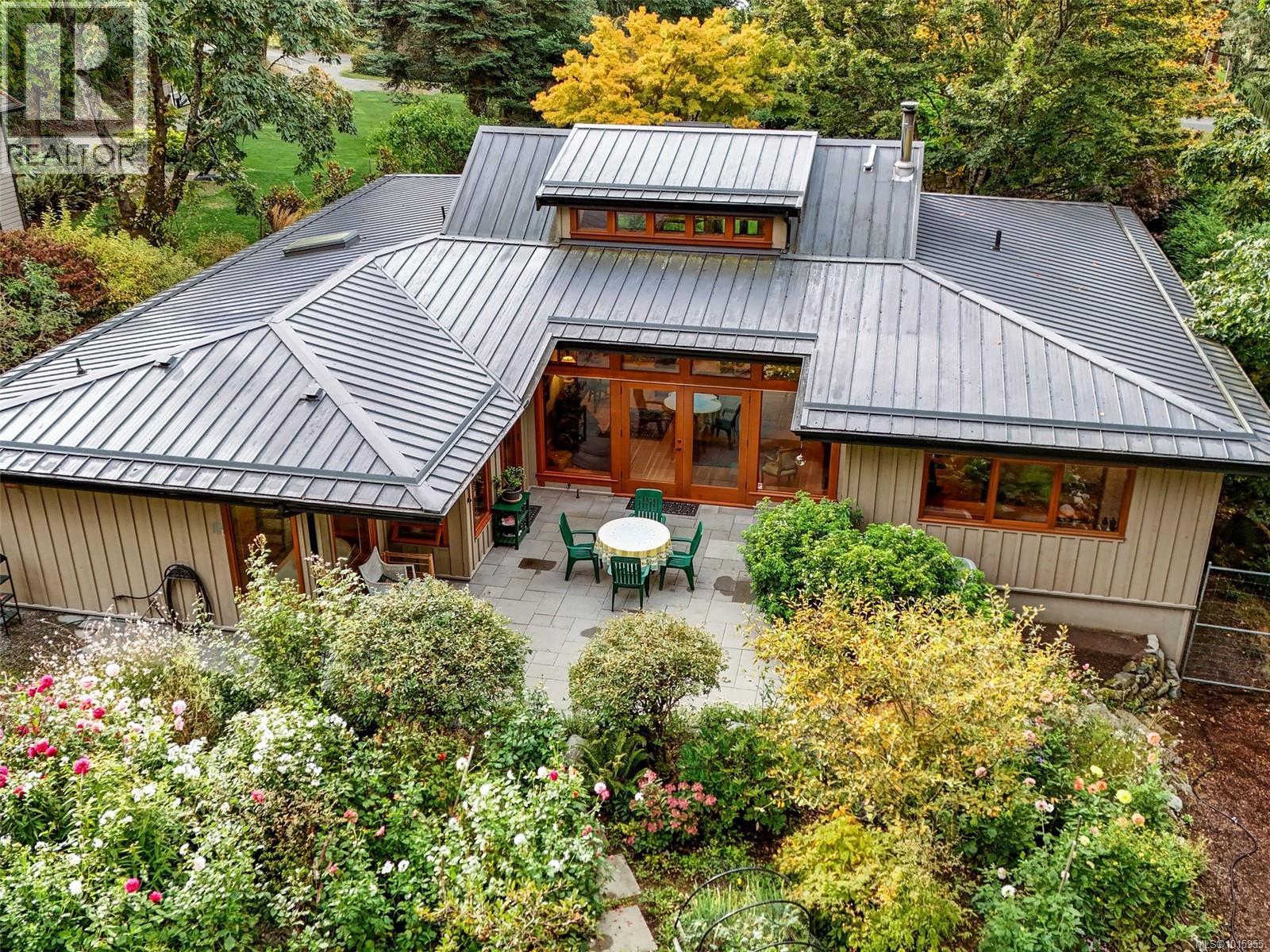 590 Downey Rd, North Saanich, BC V8L 5M6