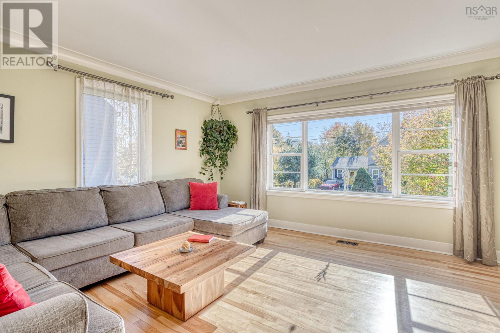 21 Lawnwood Ave, Halifax, NS B3N 1E6