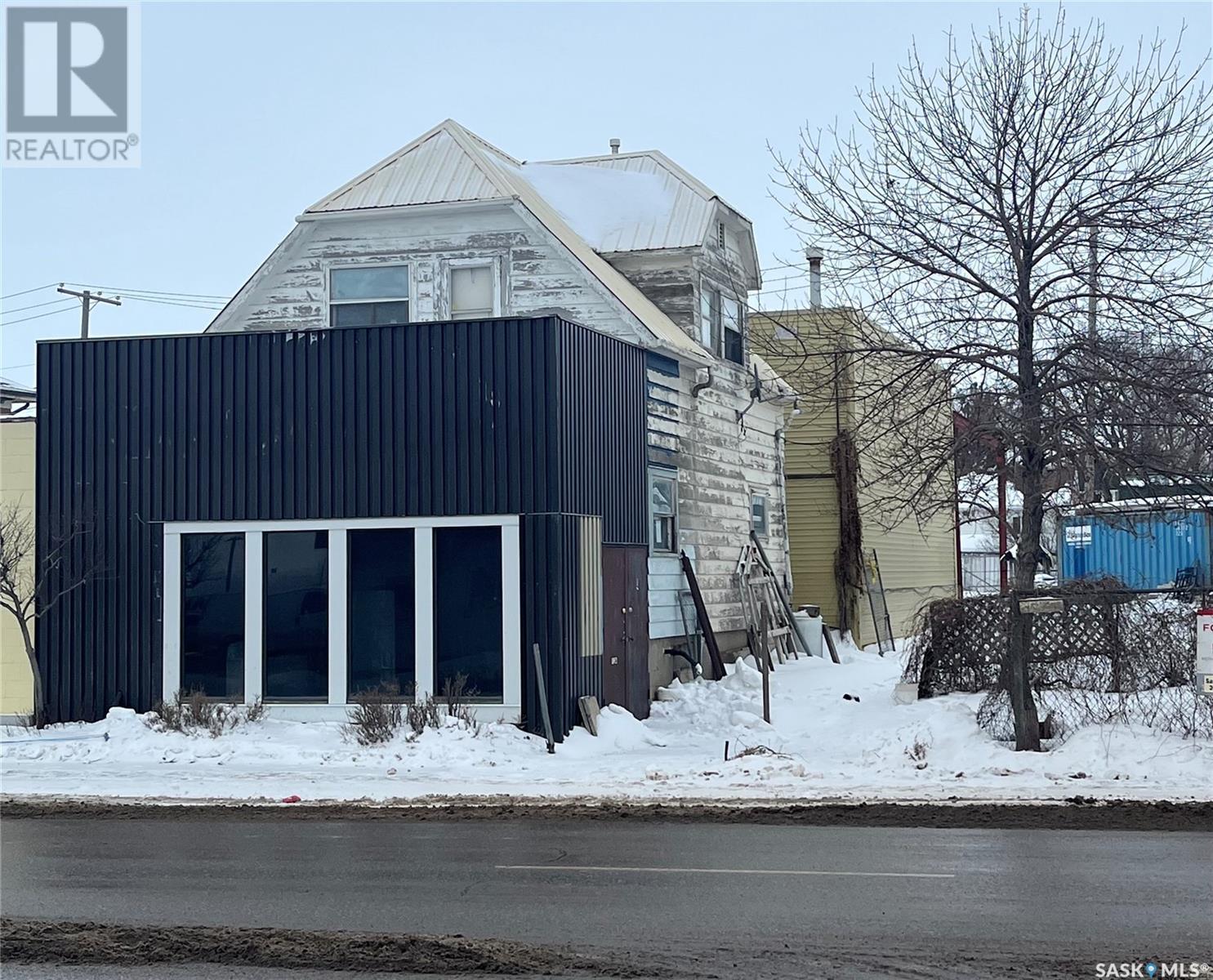 949 Winnipeg St, Regina, SK S4P 3A1