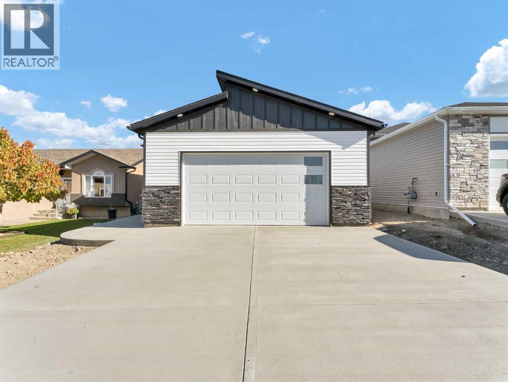 31 Sierra Rd SW, Medicine Hat, AB T1B 4Y6