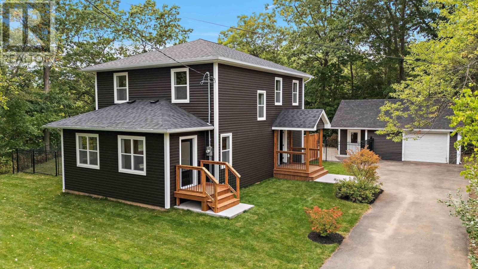 4 Caldwell Ave, Kentville, NS B4N 2C6
