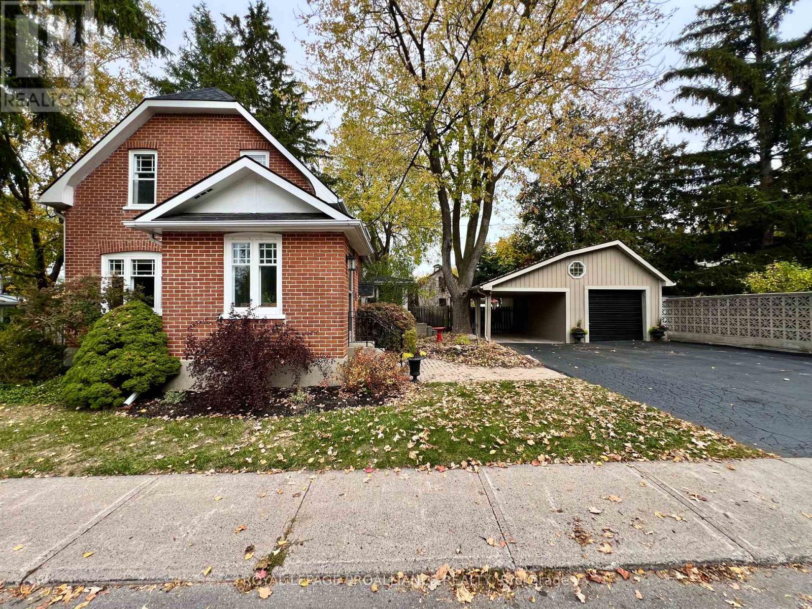 9 Mount Pleasant Rd, Belleville, ON K8N 3J1