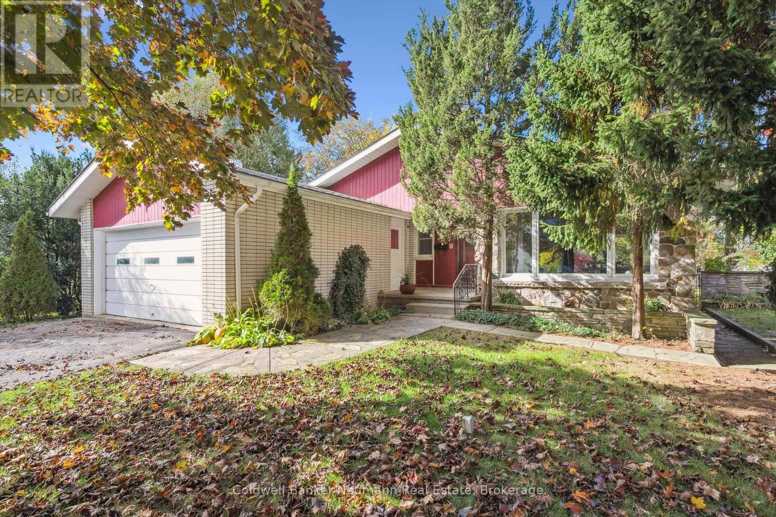 25 Oak St, Guelph Kortright West, ON N1G 2N1