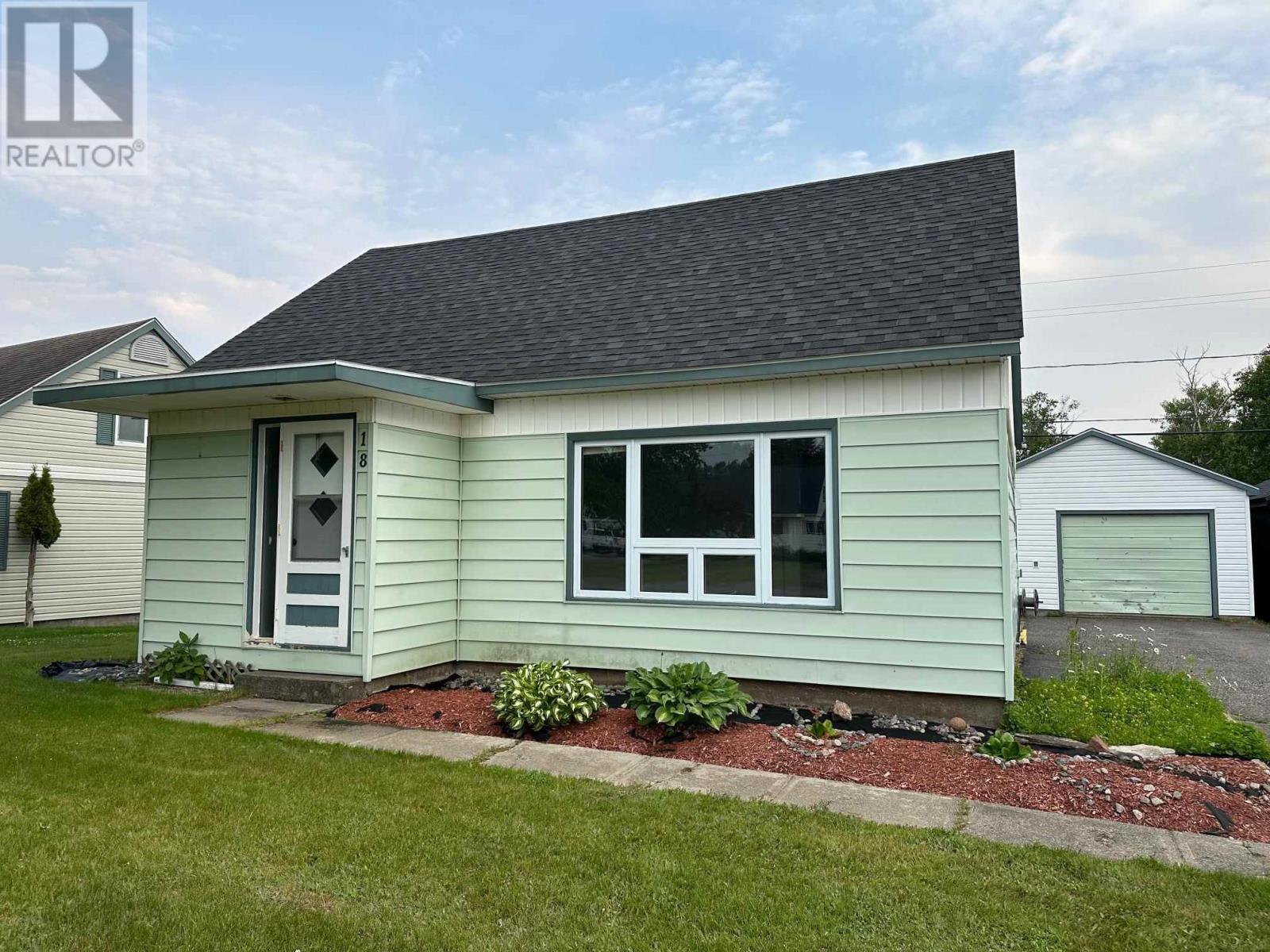 18 Elizabeth Ave, Terrace Bay, ON P0T 2W0