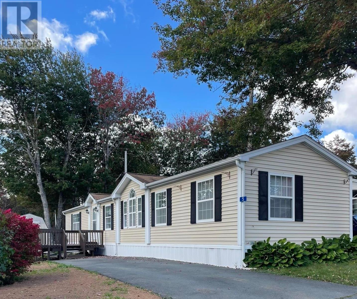 5 First St, Lucasville, NS B4B 1P8
