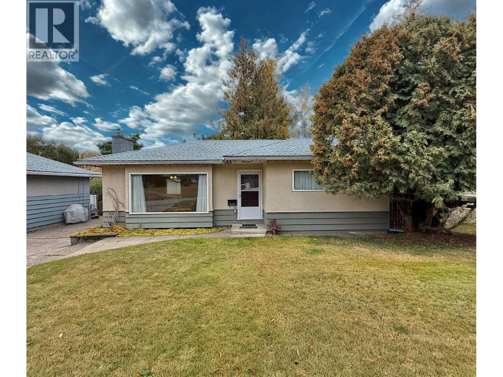 956 Yorston Ave, Quesnel, BC V2J 3B1