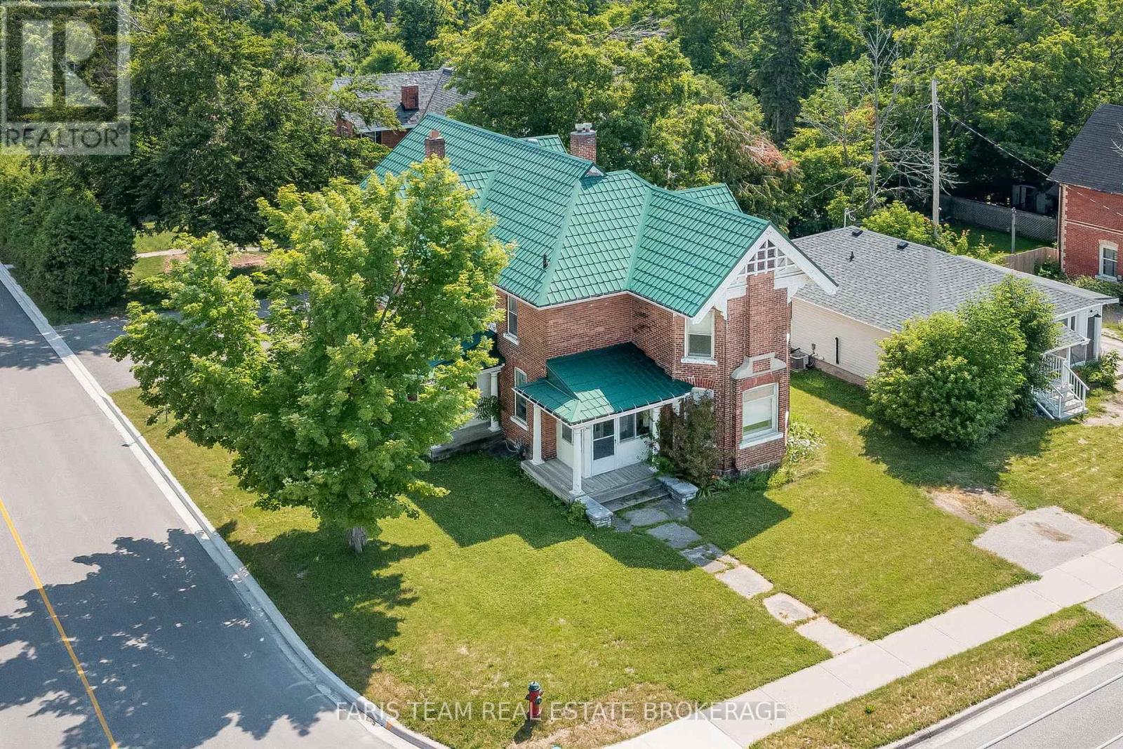 9 Borland St E, Orillia, ON L3V 2B5