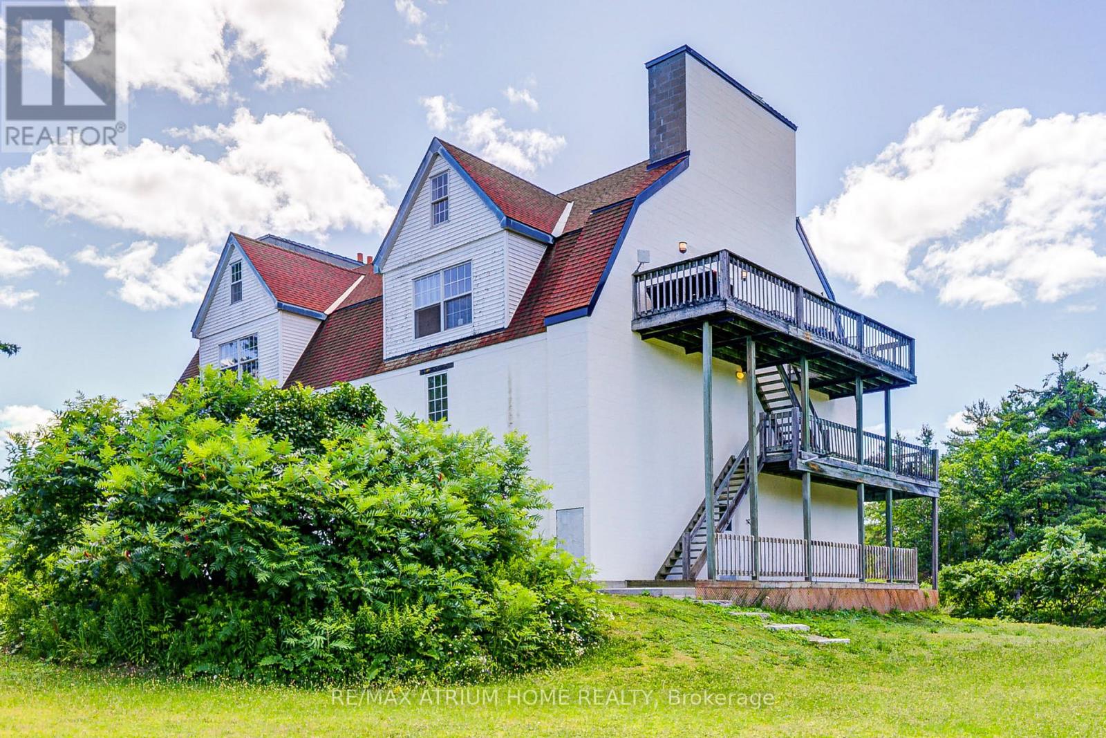 339 S Bay Rd, Georgian Bay, ON L0K 1S0