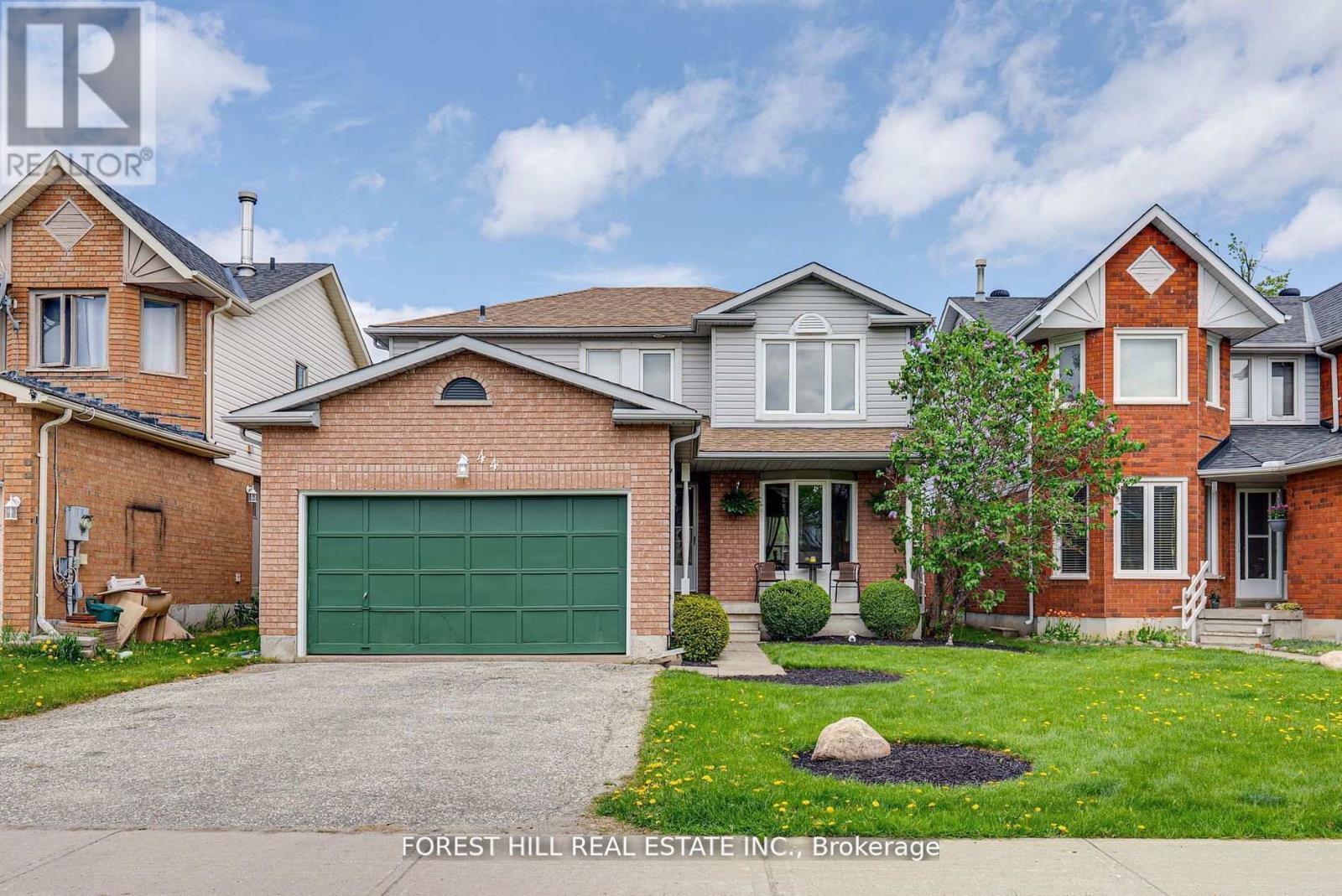 44 Quance St, Barrie, ON L4N 7M3