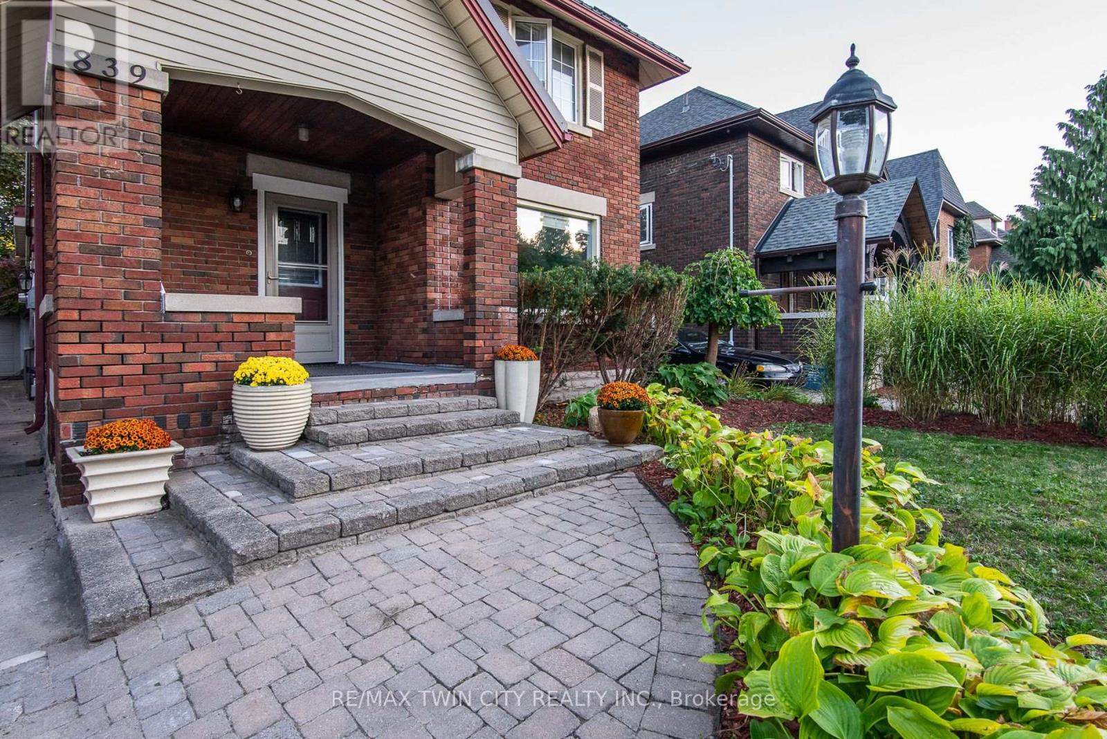 839 Queens Blvd, Kitchener, ON N2M 1A6
