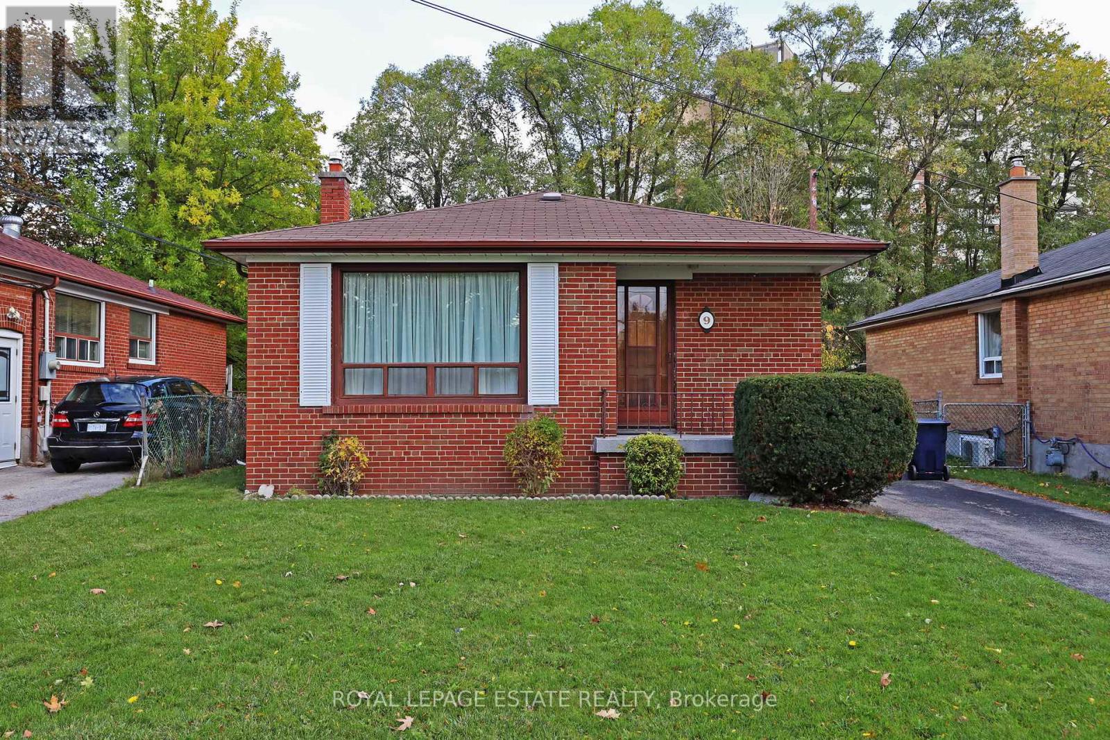 9 Peking Rd, Toronto, ON M1J 2X2