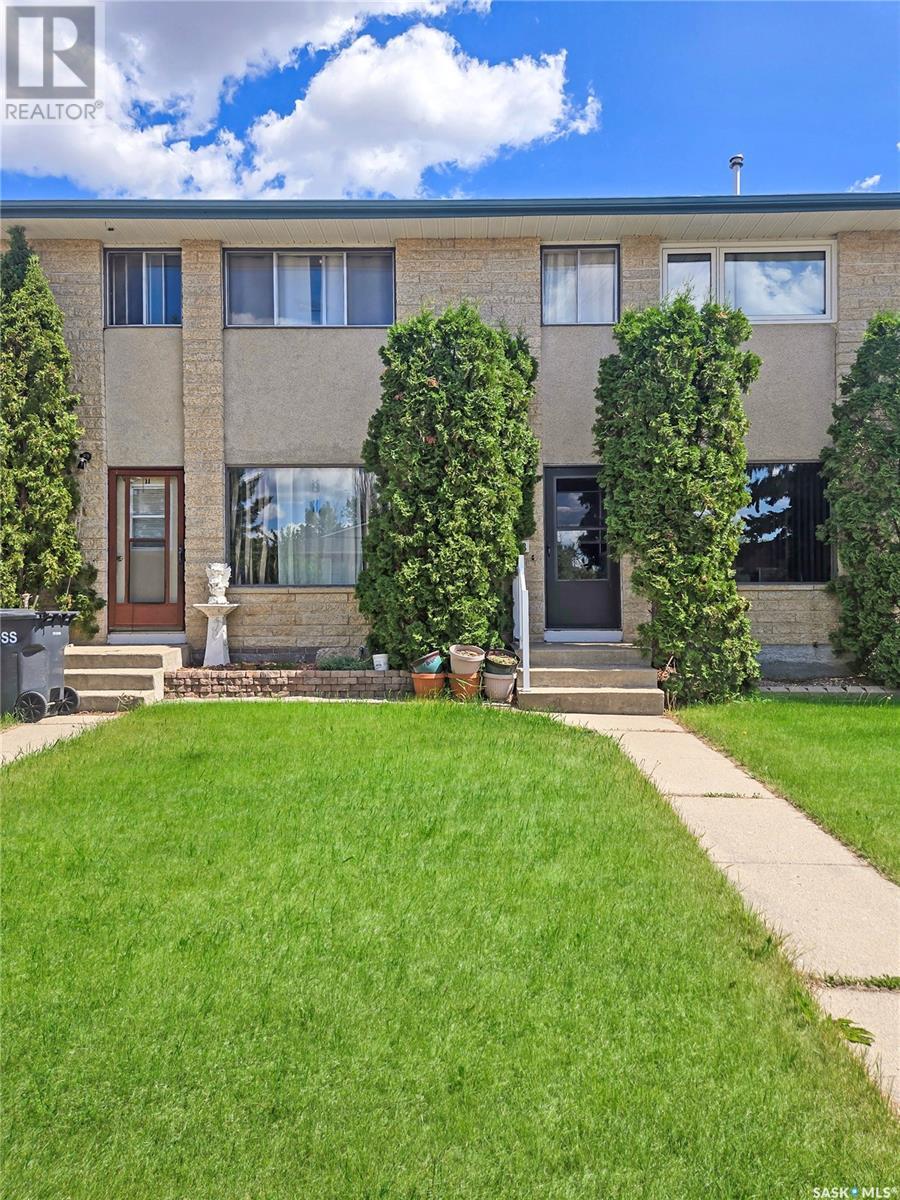 13 Calwood Cres, Yorkton, SK S3N 2T5
