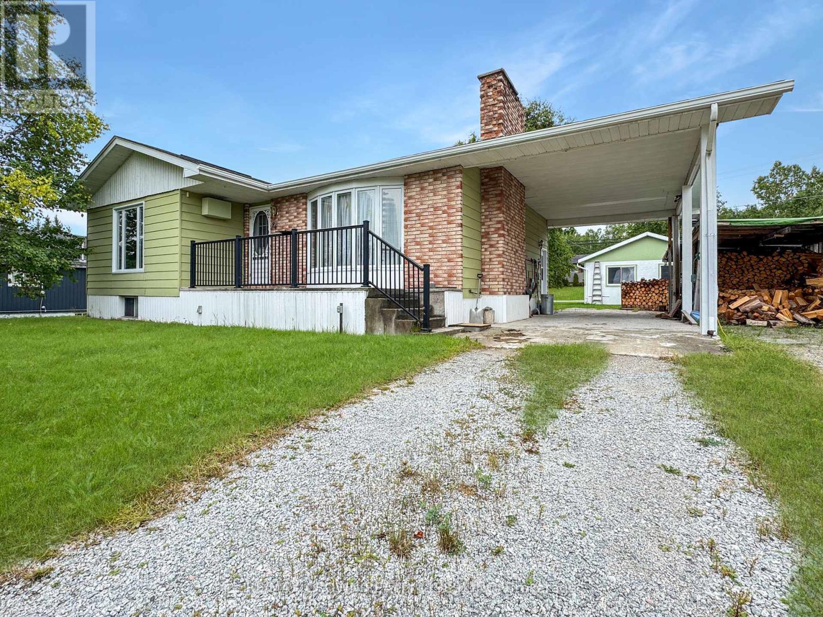 84 Ecomadina Ave, Hornepayne, ON P0M 1Z0