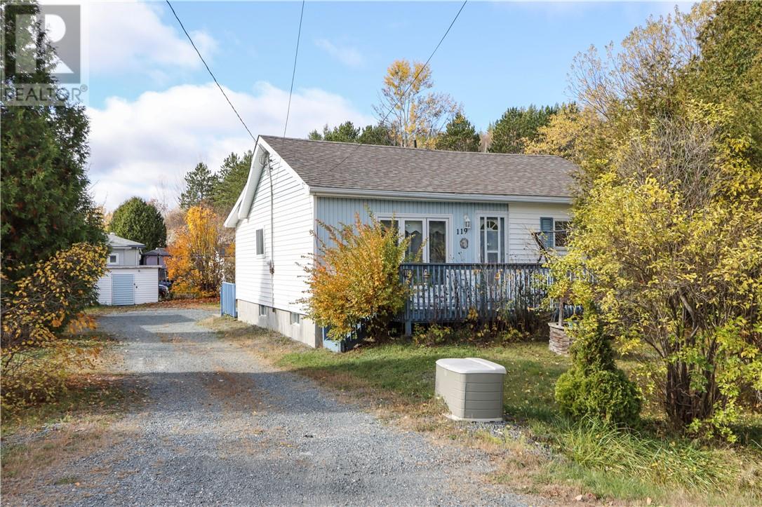 119 Laren St, Wahnapitae, ON P0M 3C0