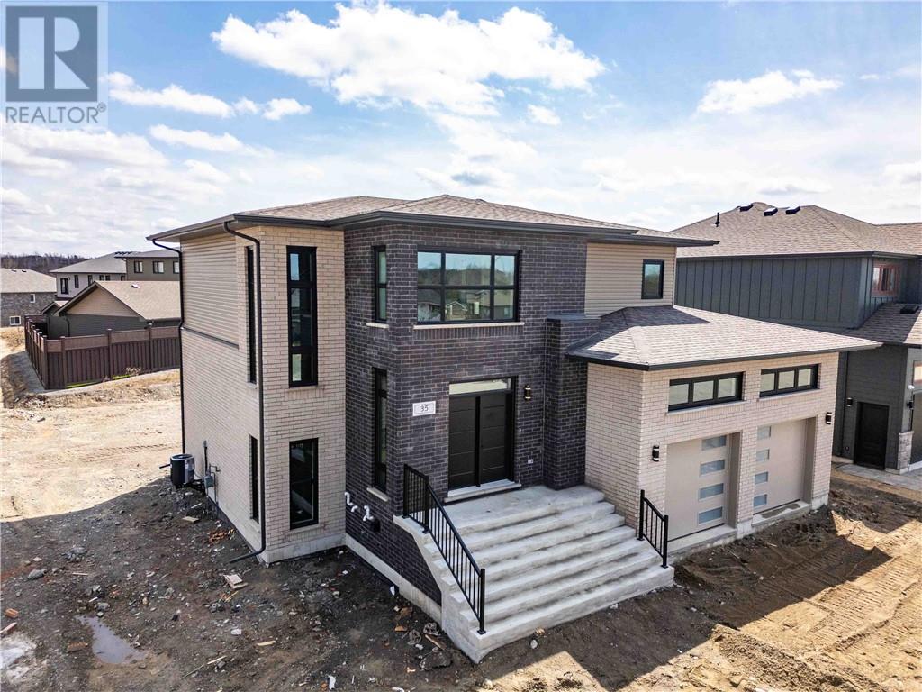 35 Noah Ct, Sudbury, ON P3B 0G9