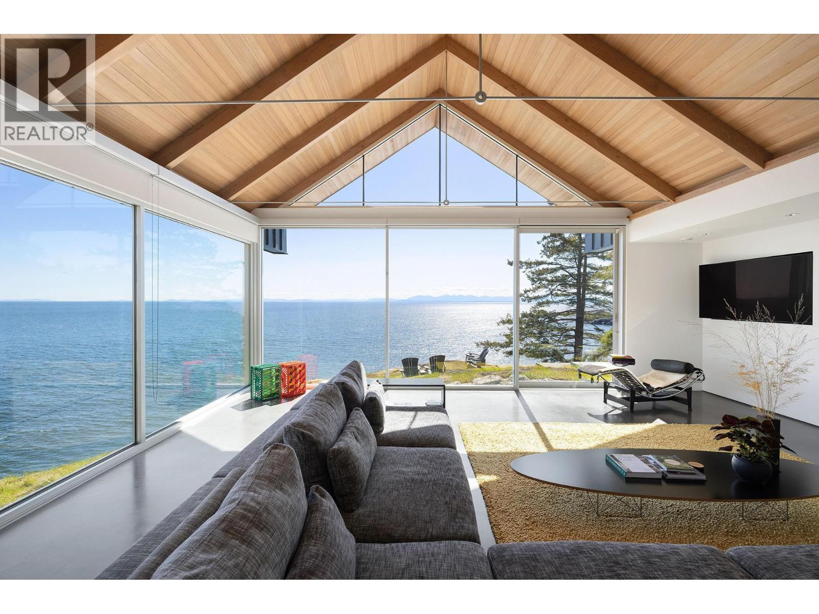 931 Ocean Park Ln, Bowen Island, BC V0N 1G2