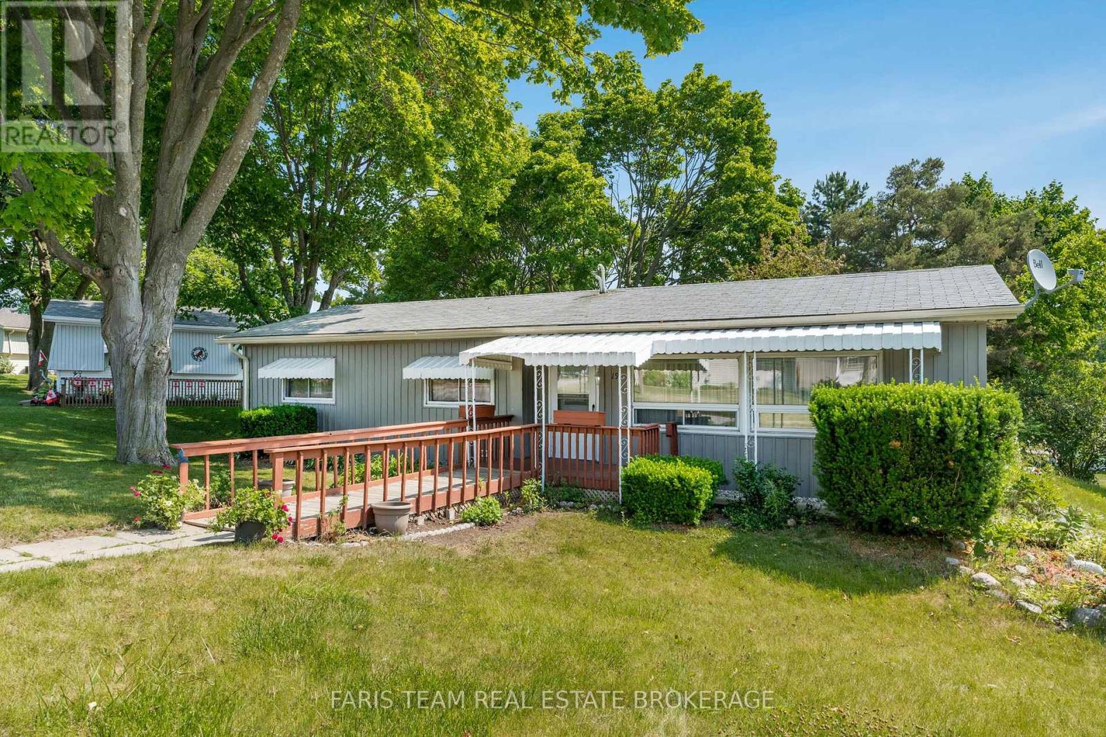 19 Mimosa Dr, Innisfil, ON L9S 1P8