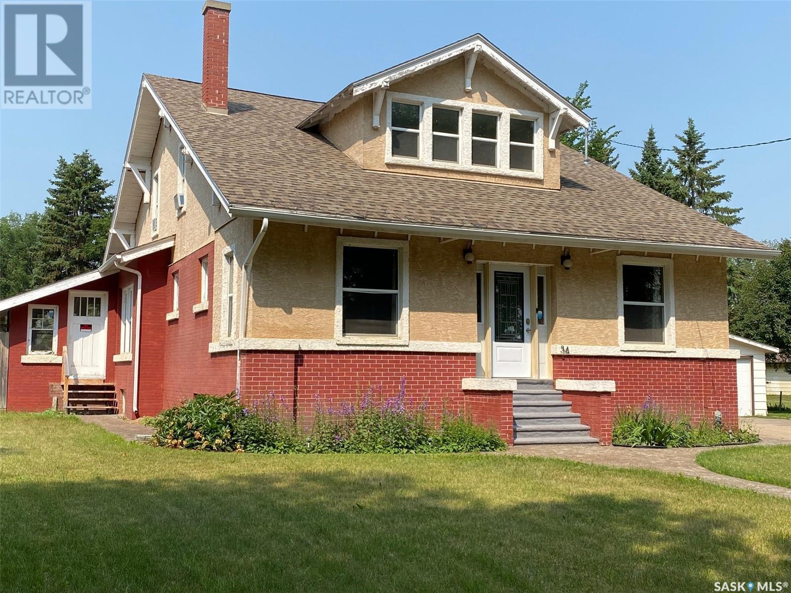 34 Laurier Ave, Yorkton, SK S3N 1T7