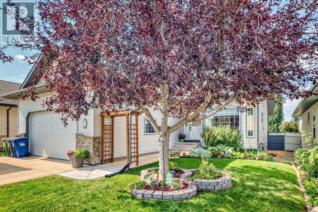 71 Adams Close Avenue Close, Red Deer, AB T4R 3C7