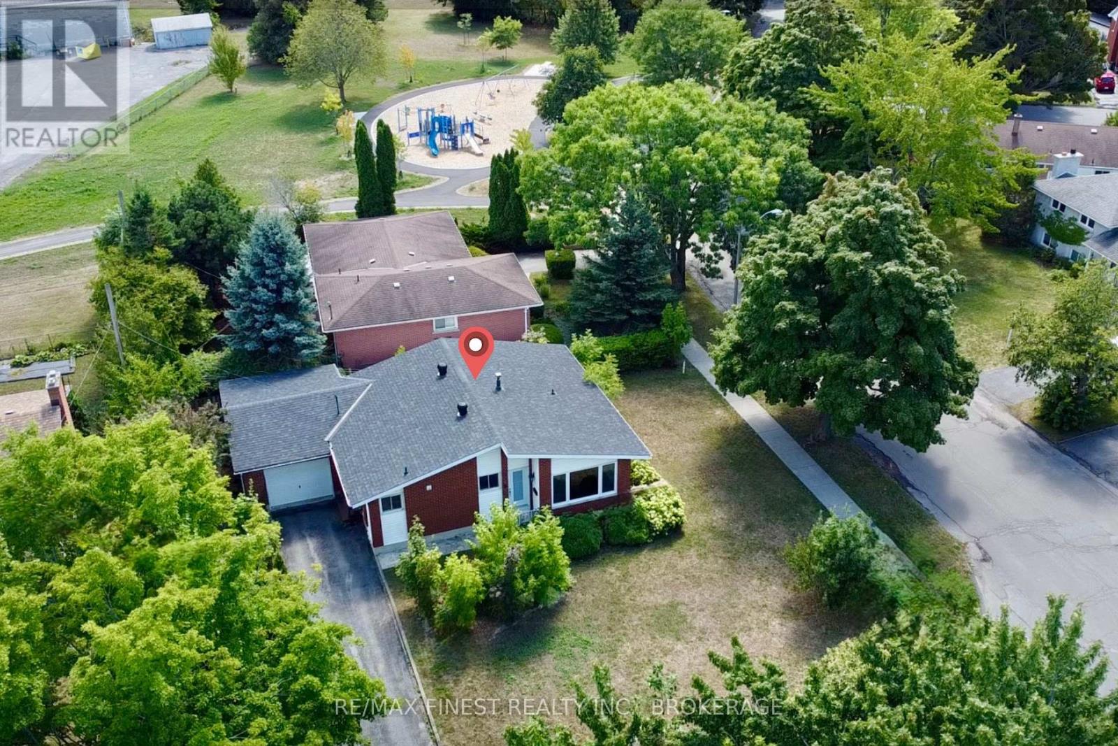 5 Michael Grass Cres, Kingston, ON K7M 2W2