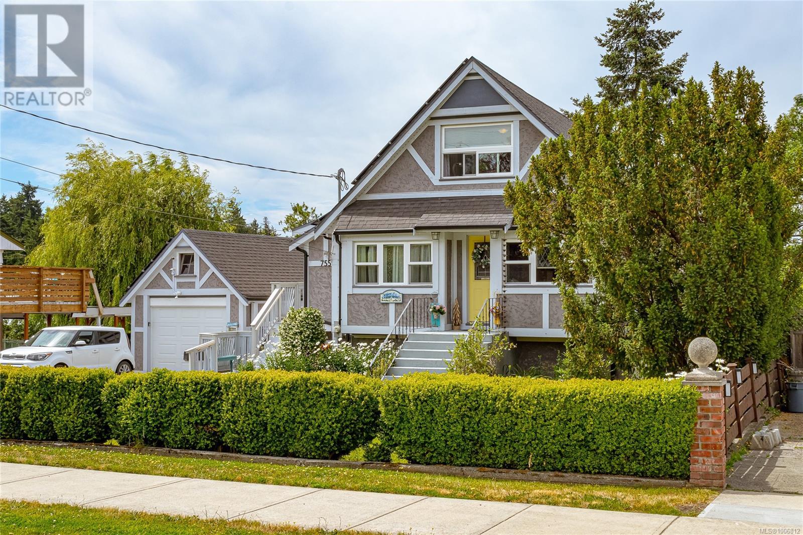 755 Gladiola Ave, Saanich, BC V8Z 2T2