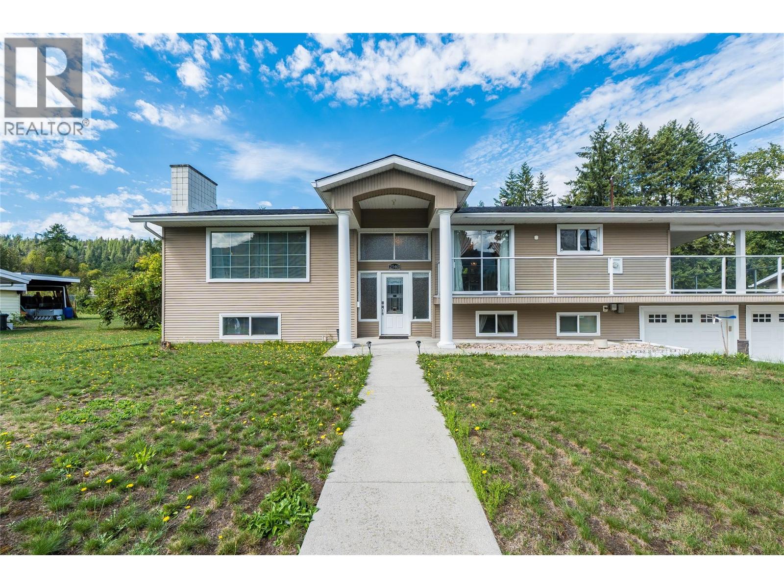 2540 6 Avenue, Castlegar, BC V1N 2W2