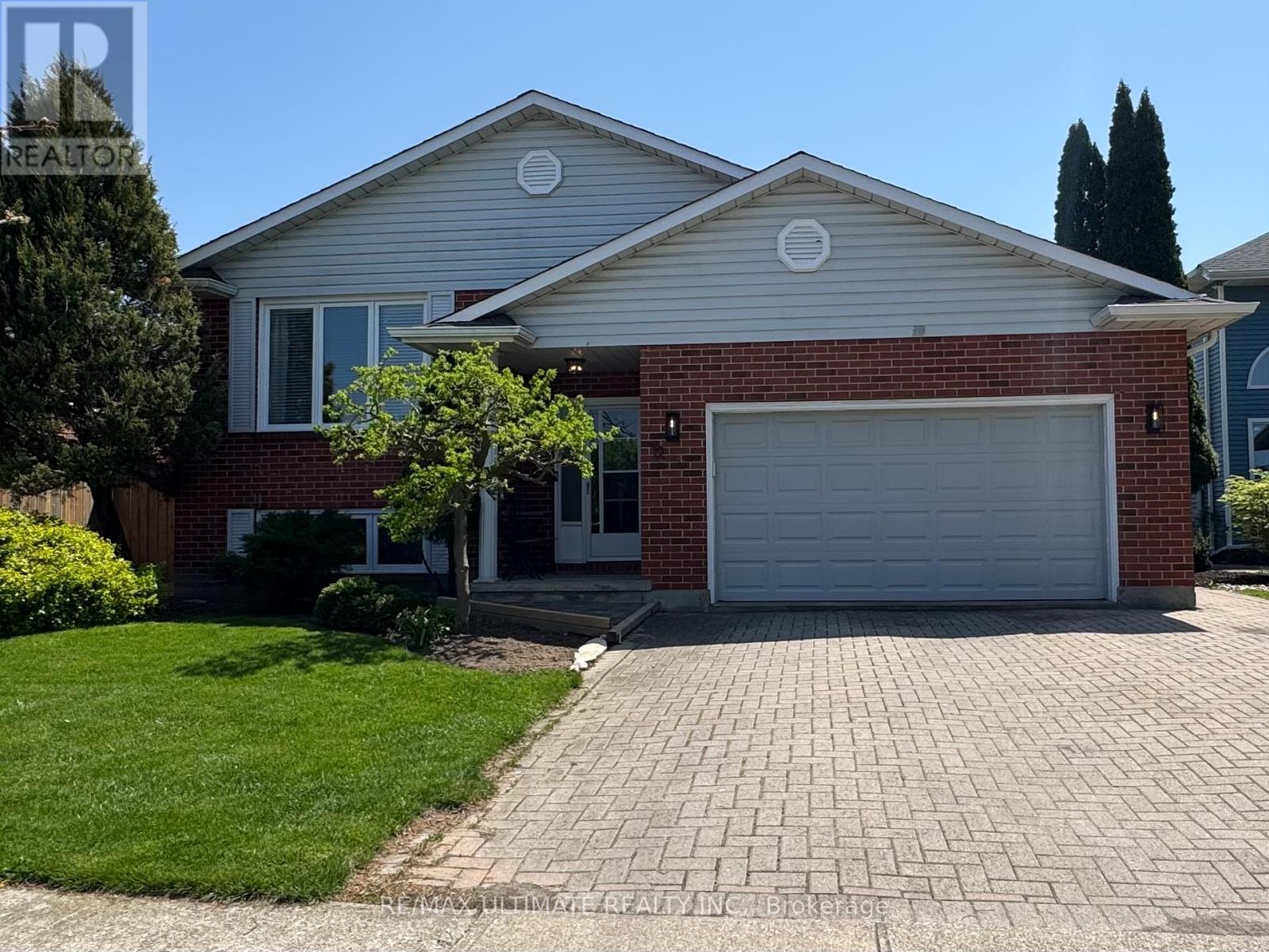 12 Stoney Brook Cres, St. Catharines, ON L2S 3J3