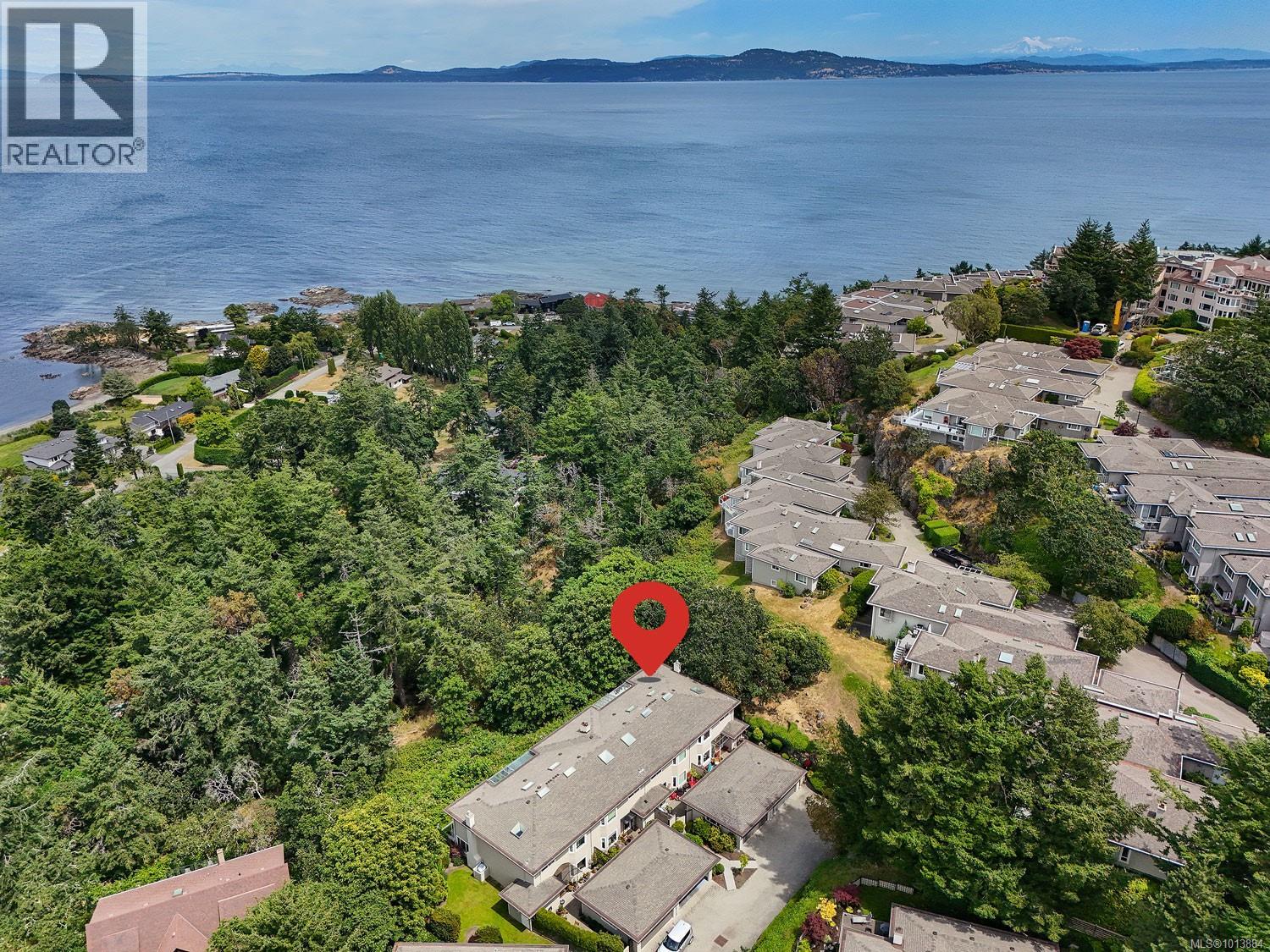 2829 Arbutus Rd Unit 913 Rd, Saanich, BC V8N 5X5