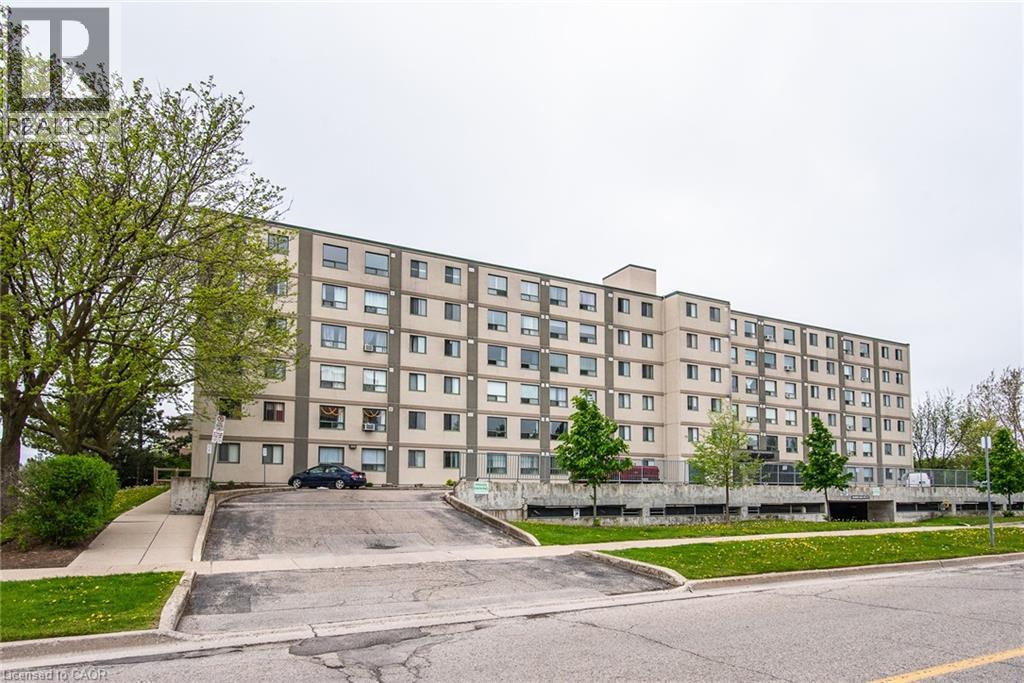 18 Holborn Court Unit 611, Kitchener, ON N2A 4A1