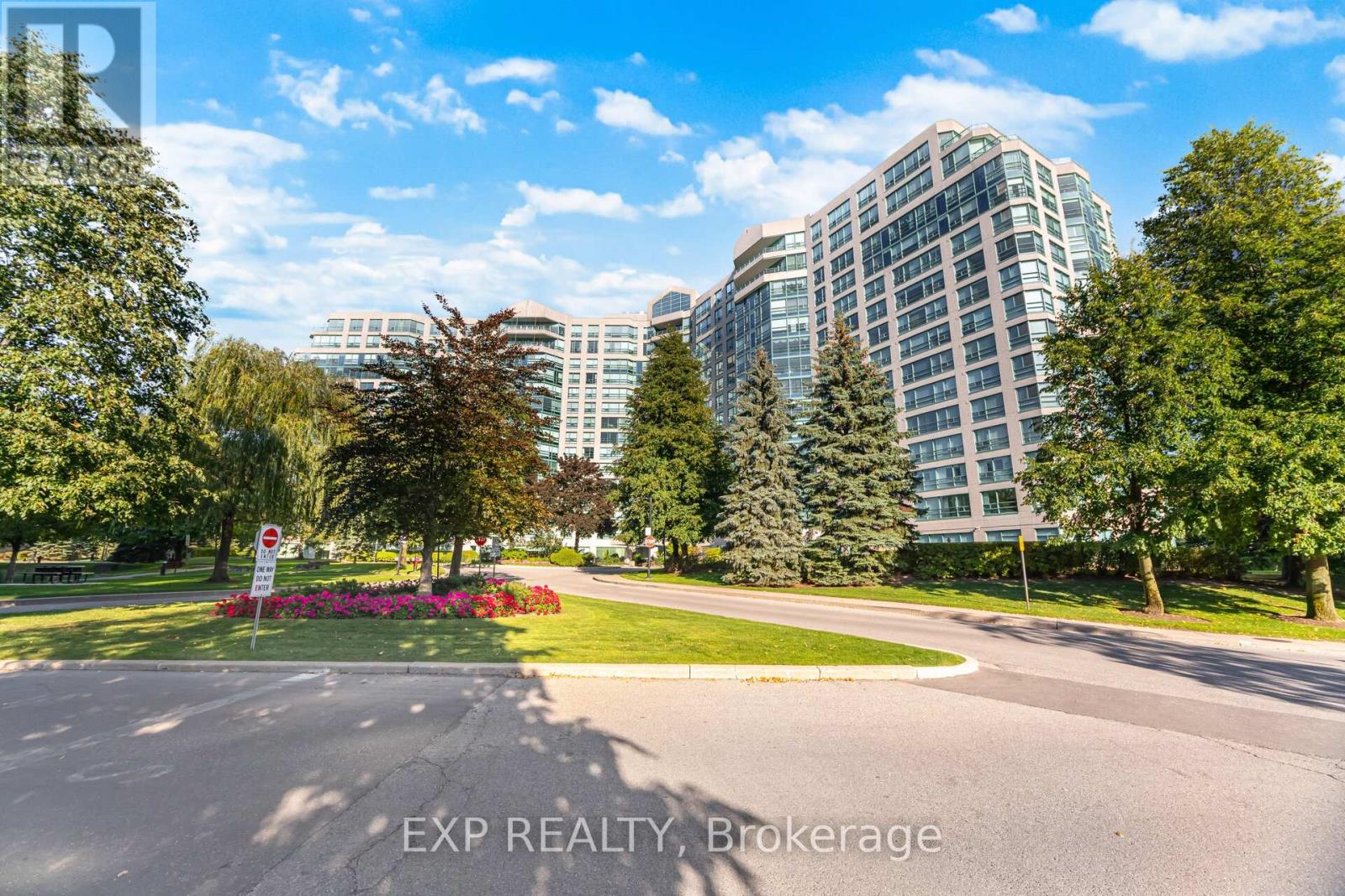 613 7825 Bayview Ave, Markham Aileen-willowbrook, ON L3T 7N2