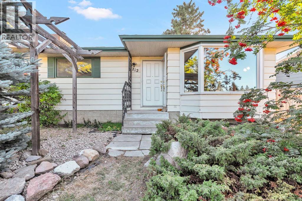 212 Dovercrest Pl SE, Calgary, AB T2B 1Y5
