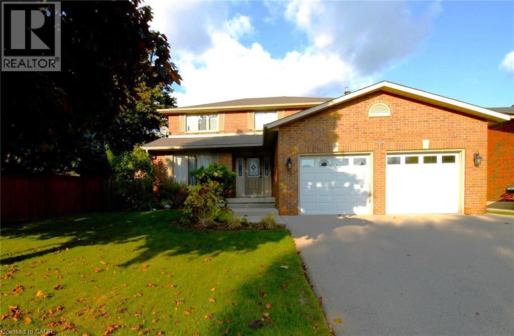 153 Meadowbrook Dr, Hamilton, ON L9G 4S9