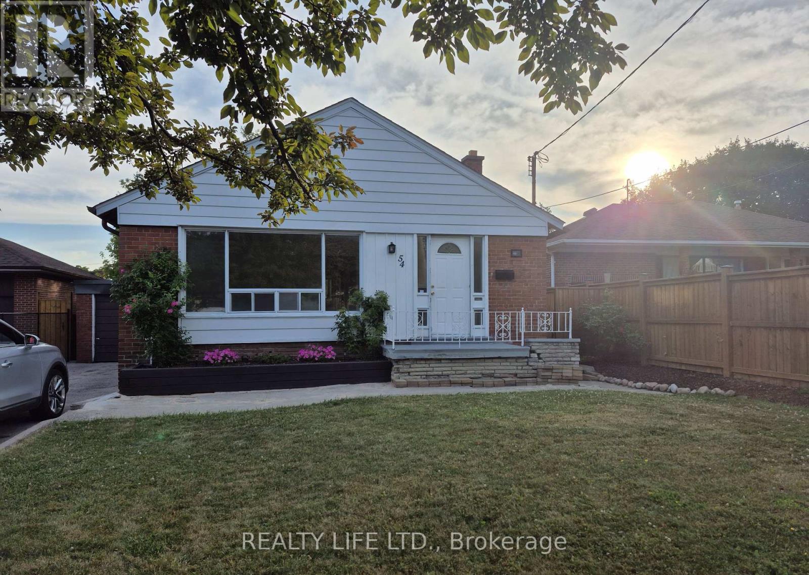54 Garside Cres, Toronto, ON M6M 2Z6