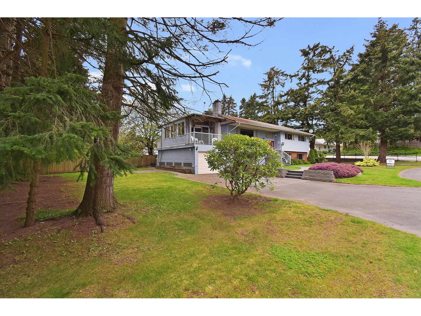1589 Lancaster St, White Rock, BC V4B 3B6